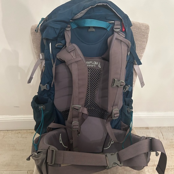 REI CRESTRAIL 65 BACKPACK - Picture 2 of 4